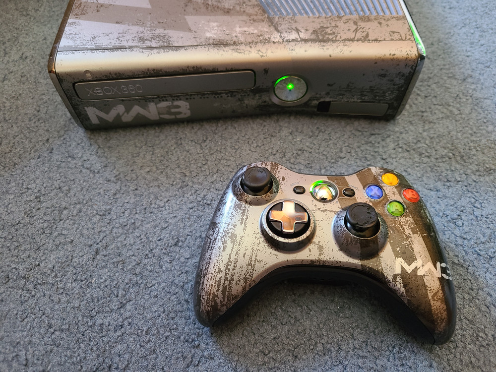 Microsoft Xbox 360 S Modern Warfare 3 320GB Limited Edition Console