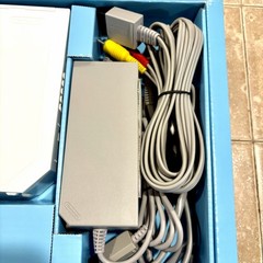 Nintendo Wii White Wii Party Console Bundle x2 Wii Remote Plus Japan PINK CIB
