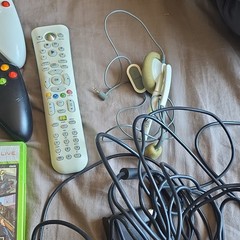 X Box 360,6 Controllers 21 Games Kinect, Wireless Adaptor, 256 mb Memory Card.