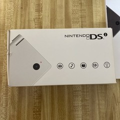 NICE CONSOLE Nintendo DSi White Console in Original Box USA Version Charger