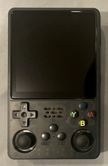 Retro Handheld Gaming Console – 4″ Display (+10 Simulators)