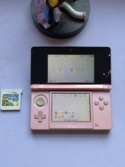 EXCELLENT CONDITION 3DS W/ Charger and Game