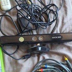 X Box 360,6 Controllers 21 Games Kinect, Wireless Adaptor, 256 mb Memory Card.