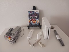 Nintendo Wii Console Bundle (RVL-001) Spectrobes Origins GameCube Compatible