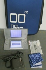 NIINTENDO DS LITE METALLIC SILVER CONSOLE SYSTEM W/CASE CHARGER + EXTRAS WORKS