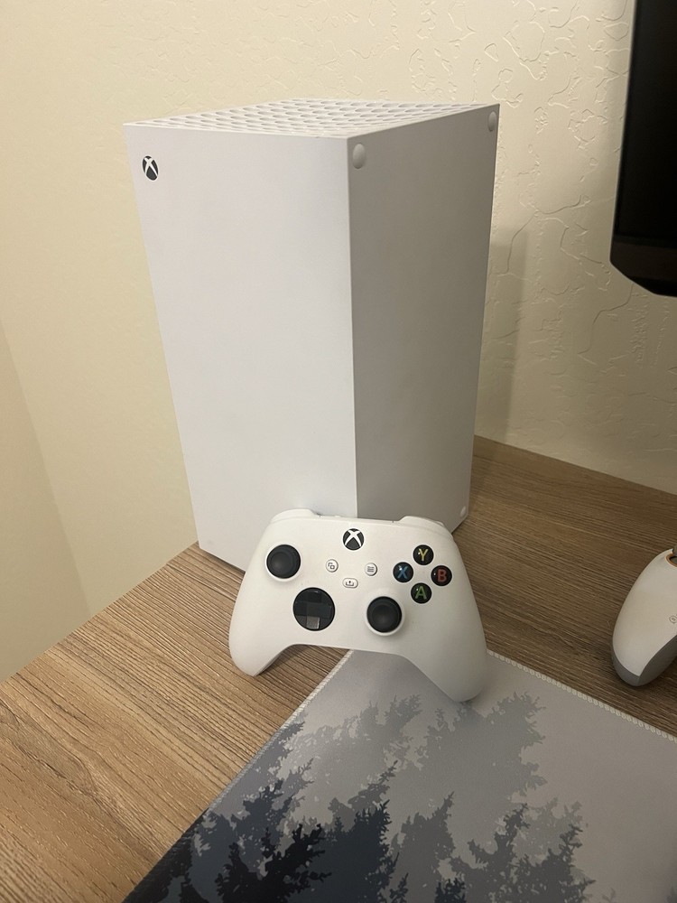 Microsoft Xbox Series X | 1TB | White Console w Controller
