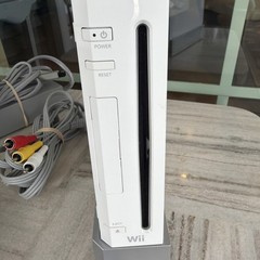 Nintendo Wii 512MB Console White + Stand & Datel Power Saves SD Card