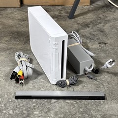 Nintendo Wii Backwards GameCube Compatible Console (RVL-001) + OEM Cables Tested