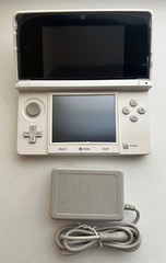 Nintendo 3DS Console – White – Custom New Shell – 16GB SD Card