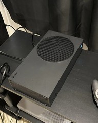 xbox series s 1tb storage , black, 1 year usage, Microsoft, no controller(sorry)