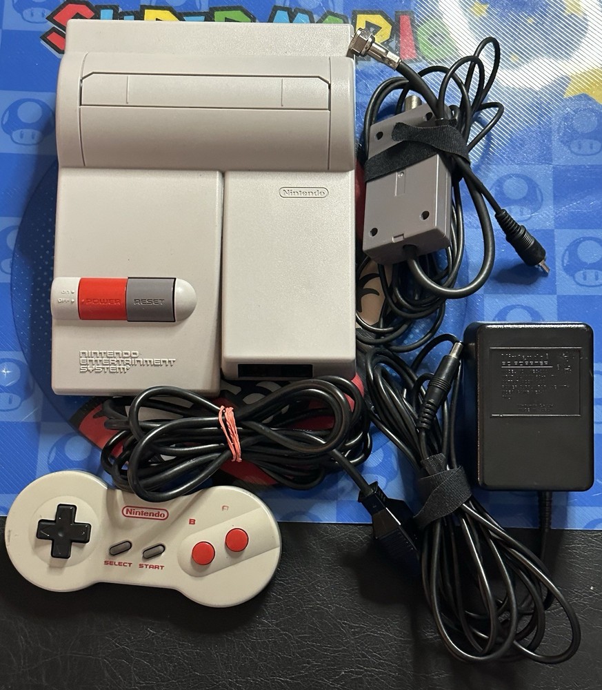 Nintendo NES Top Loader Console System NES-101, OG Dog Bone Controller & Cords!