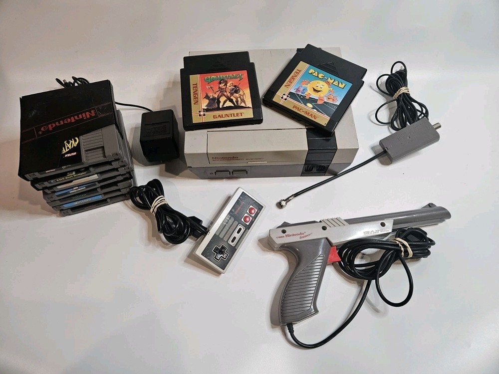Nintendo NES Console Original Bundle 9 Games Mario/Duck Hunt/Track TESTED