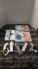 Nintendo Wii RVL-001 512 MB Home Console – White Bundle with 4 Games