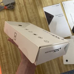 NICE CONSOLE Nintendo DSi White Console in Original Box USA Version Charger