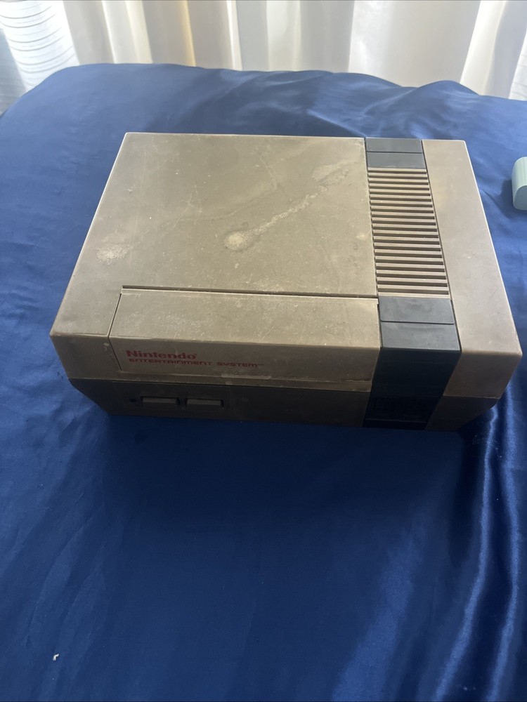 Nintendo Entertainment System NES Console – Gray (NES-001)