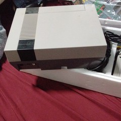 Nintendo NES Action Set Console Bundle w/ Original Box & Zapper Light Gun