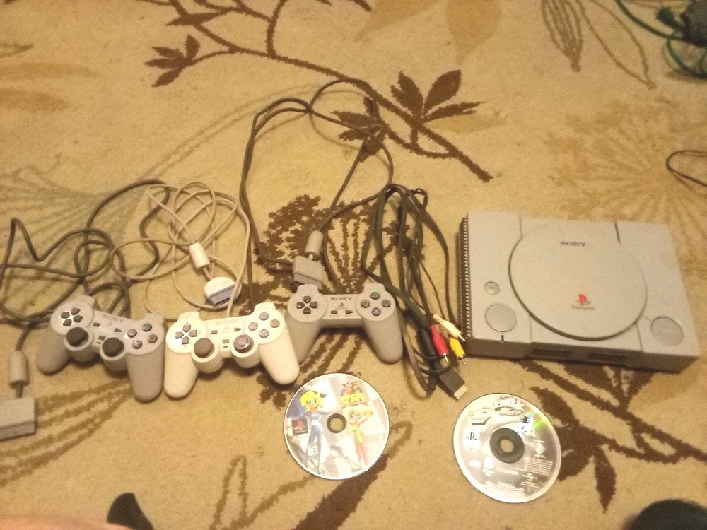 Sony PlayStation 1 SCPH-7501 Console Tested/Working With Games PLEASE READ