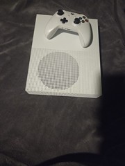 Xbox One S 1TB+controller