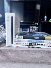 Nintendo Wii Bundle (The Bigs, Minute To Win It, Deer Drive, Survivor)